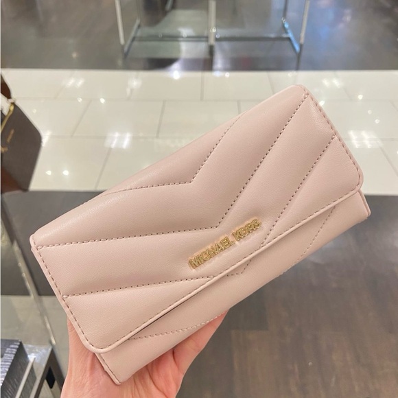 Michael Kors Quilted Powder Blush Trifold Wallet - Picture 1 of 6